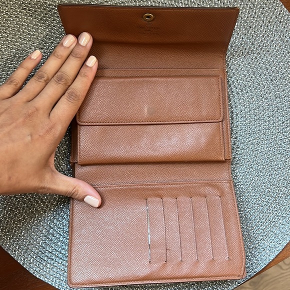 Authentic LV Monogram Trifold 💰 - Picture 4 of 9